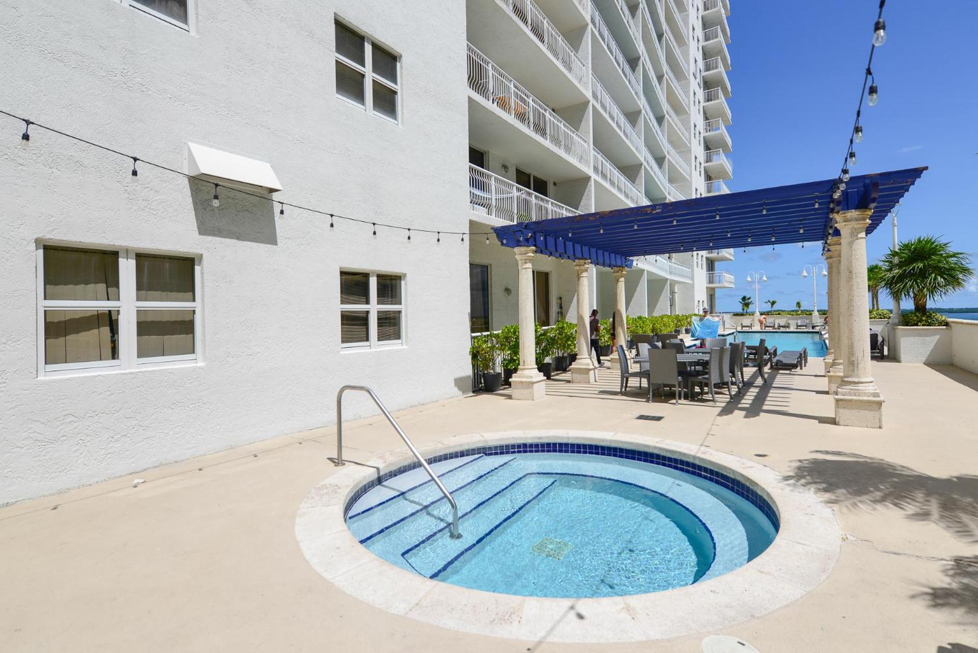 Amazing 3 Bedroom At Brickell With Pool Appartamento